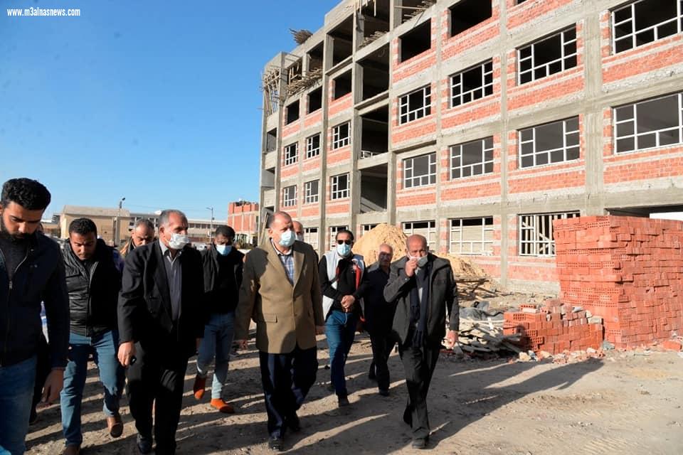 خلال جولة ميدانية .. محافظ أسيوط يتفقد أعمال إنشاء مدرسة 30 يونيو الرسمية بحي غرب
