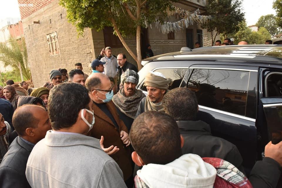 محافظ أسيوط يتفقد أعمال السيطرة على حريق مخزن مواسير بلاستيكية بقرية اللوقا بساحل سليم ويلتقى الاهالى ويوجه بصرف مساعدات عاجلة لهم