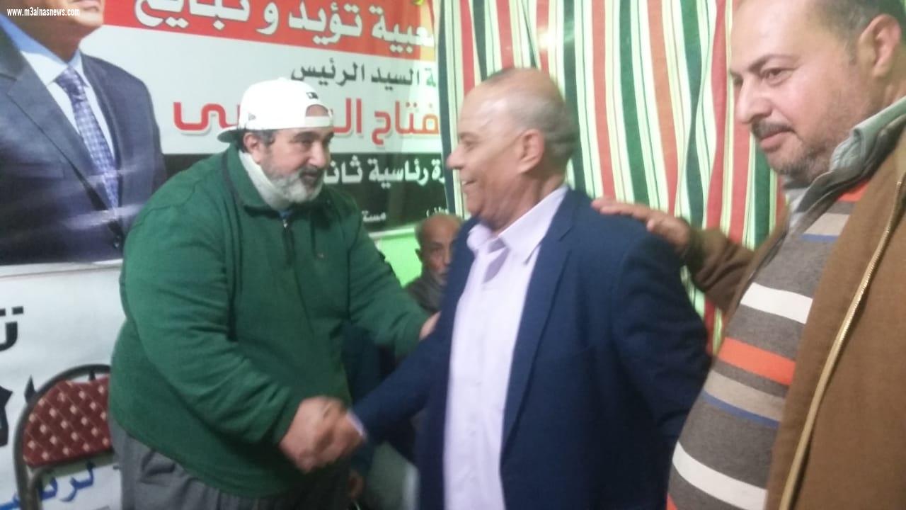 نائب مصيف بلطيم بكفر الشيخ يجرى الكشف الطبى فى  قافلة العيون