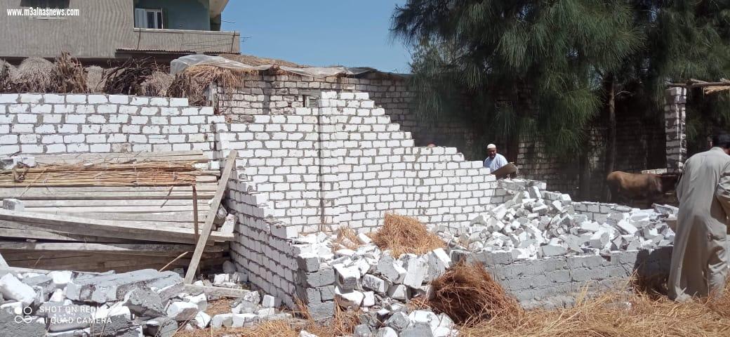 ازالة حالة تعدي على أراضي زراعية ووقف 3 حالات بناء مخالف بمركز كفر الشيخ