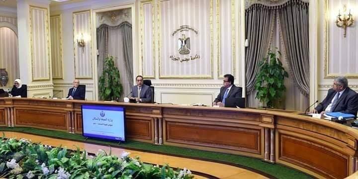 رئيس الوزراء يتابع موقف توافر المستلزمات الطبية والجهود المبذولة لمواجهة فيروس 