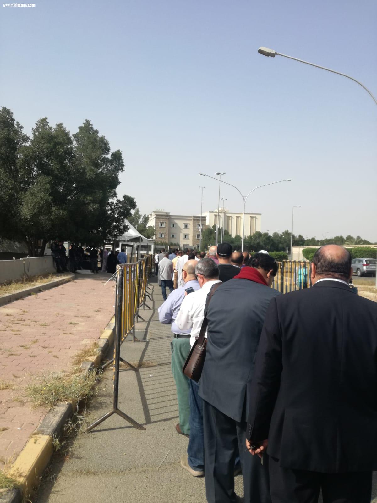 المصريون بالكويت والعراق والسعودية وعمان يشاركون فى فى الاستفتاء على الدستور