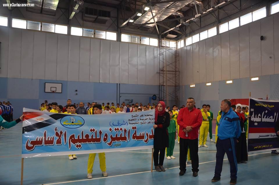 محافظ كفرالشيخ يكرم المتميزين دولياً من أبناء المحافظة ويشهد تقييم العروض الرياضية بمدارس التربية والتعليم