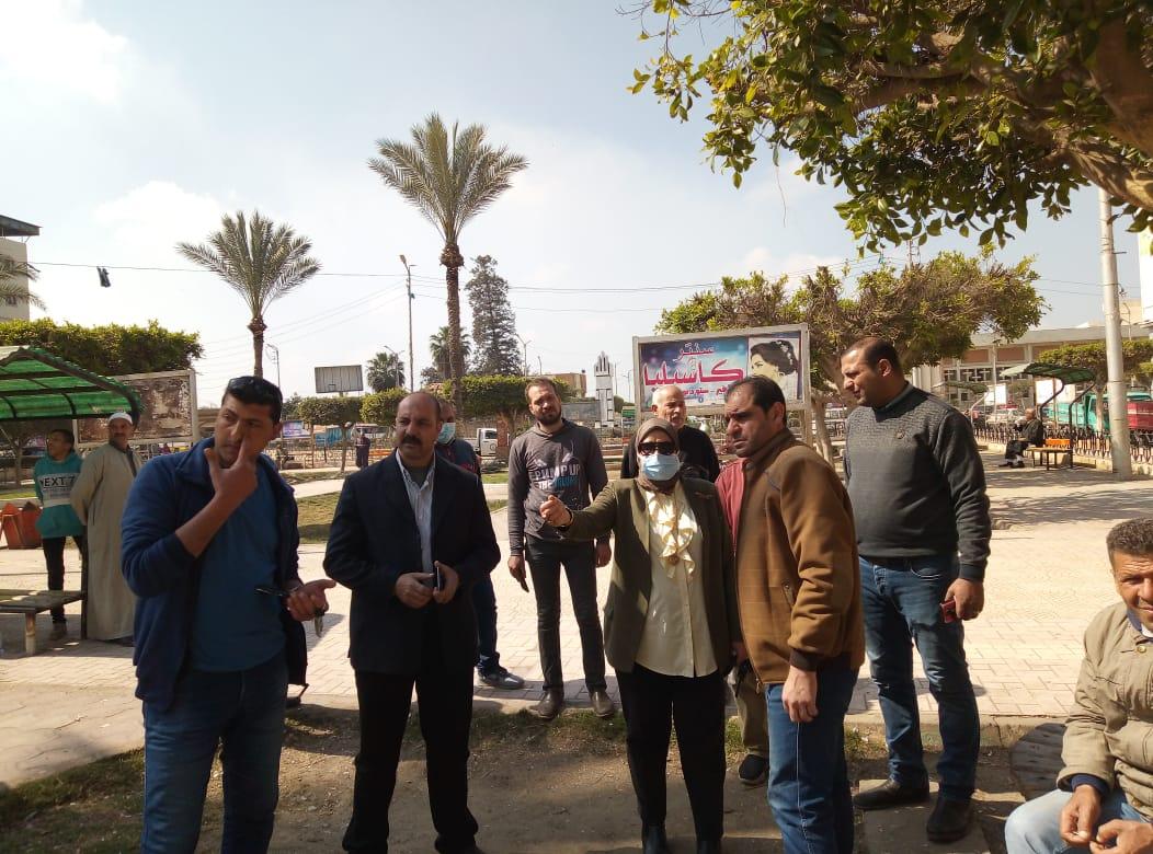 رصف عدد من الطرق ورفع المخلفات ورفع كفاءة الانارة بمدن كفر الشيخ 