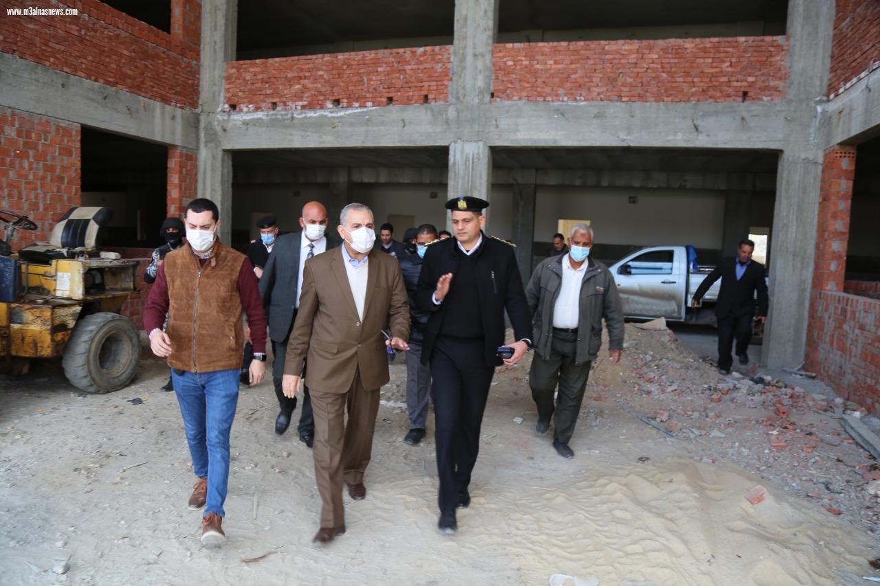 محافظ كفر الشيخ يتفقد مبنى وحدة مرور بلطيم ويوجه بسرعة الانتهاء منه