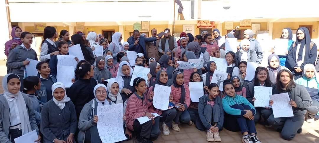 إقبال جماهيري كبير علي قافلة مدارسنا بالألوان لثقافة أحمد بهاء الدين