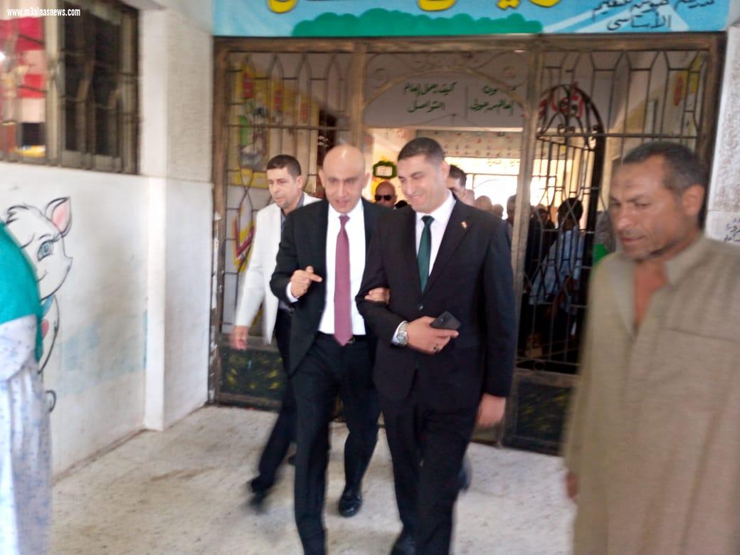 مدير إدارة الرياض التعليمية في حوار خاص لـ«مع الناس نيوز» عاصم الشربيني: زيارة وزير التعليم كانت مفاجأة.. وقال لي: «أنا متابع شغلك من زمان.. اجتهد ولكل مجتهد نصيب»