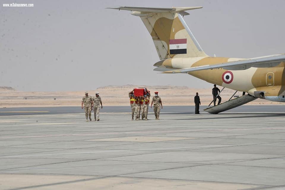 محافظ أسيوط ورئيس أركان المنطقة الجنوبية العسكرية يتقدمان الجنازة العسكرية للشهيد البطل 