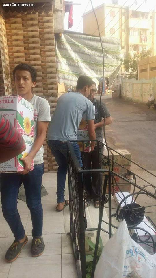 بالصور |شباب الفيس بوك يوزعون شنط رمضان على أهالى بيلا والحامول وقراهم بكفر الشيخ