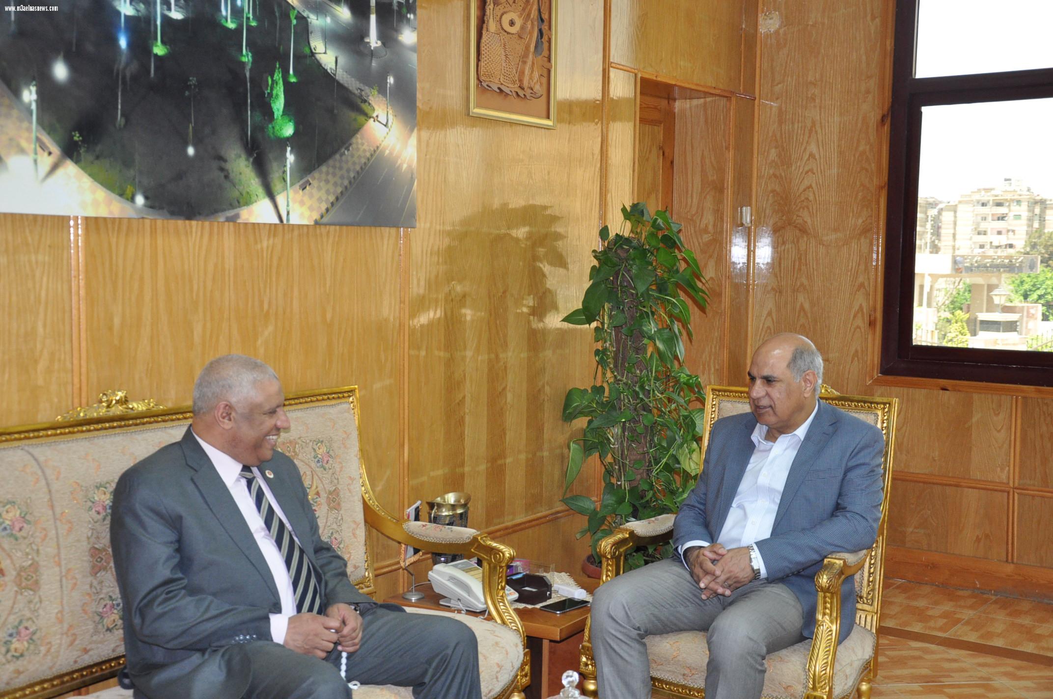 رئيس الشركة الوطنية للرمال السوداء يزور جامعه كفرالشيخ