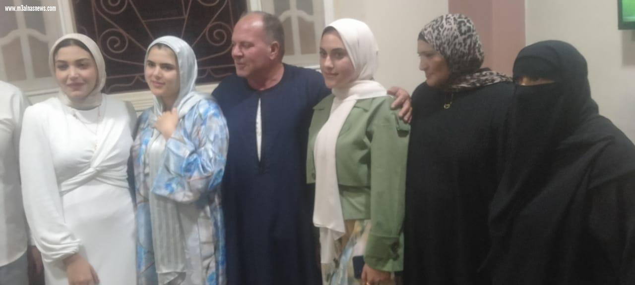 الزميل السيد شحاتة ... يهنئ المهندس احمد فايز يونس بالخطوبة