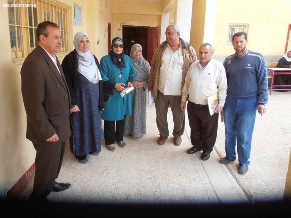 رئيس مدينة الحامول في زيارة مفاجئة لمدرسة الحامول التجارية بنين