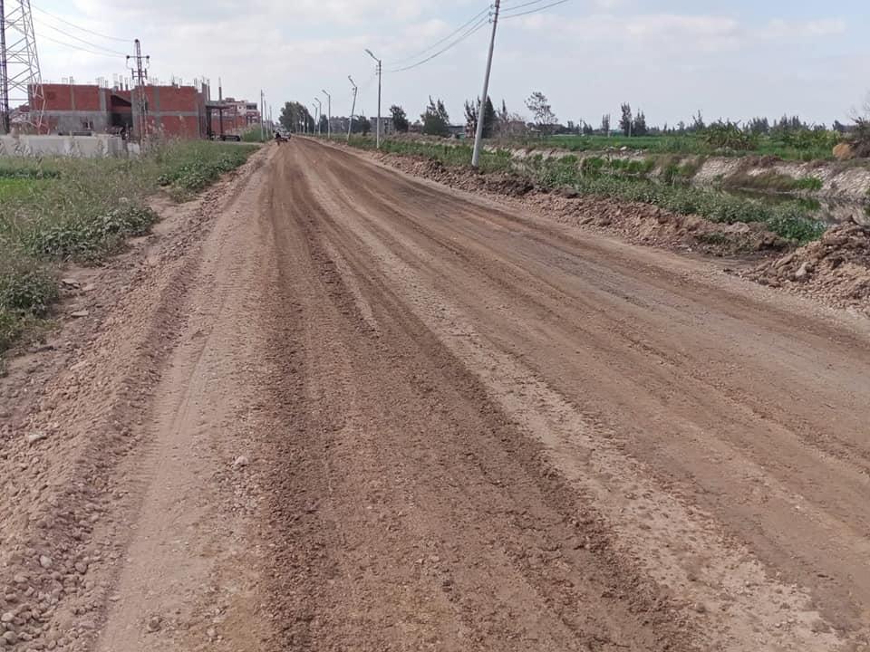  إزالة المخالفات والاشغالات وبدء أعمال الرصف بطريق ابو سكين التفتيش 