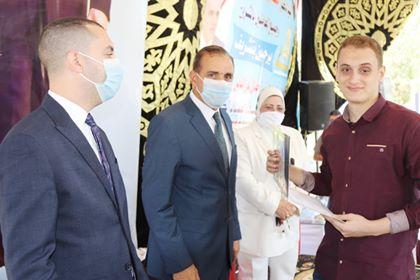 محافظ كفرالشيخ يكرم 33 طالباً وطالبة من أوائل الثانوية العامة والأزهرية والمكفوفين