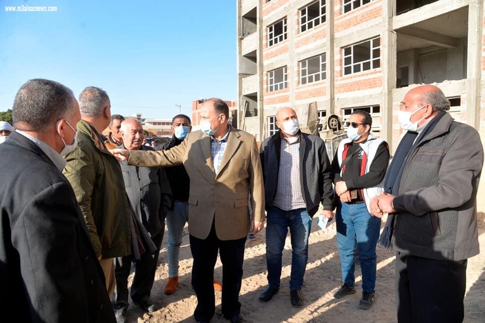 خلال جولة ميدانية .. محافظ أسيوط يتفقد أعمال إنشاء مدرسة 30 يونيو الرسمية بحي غرب