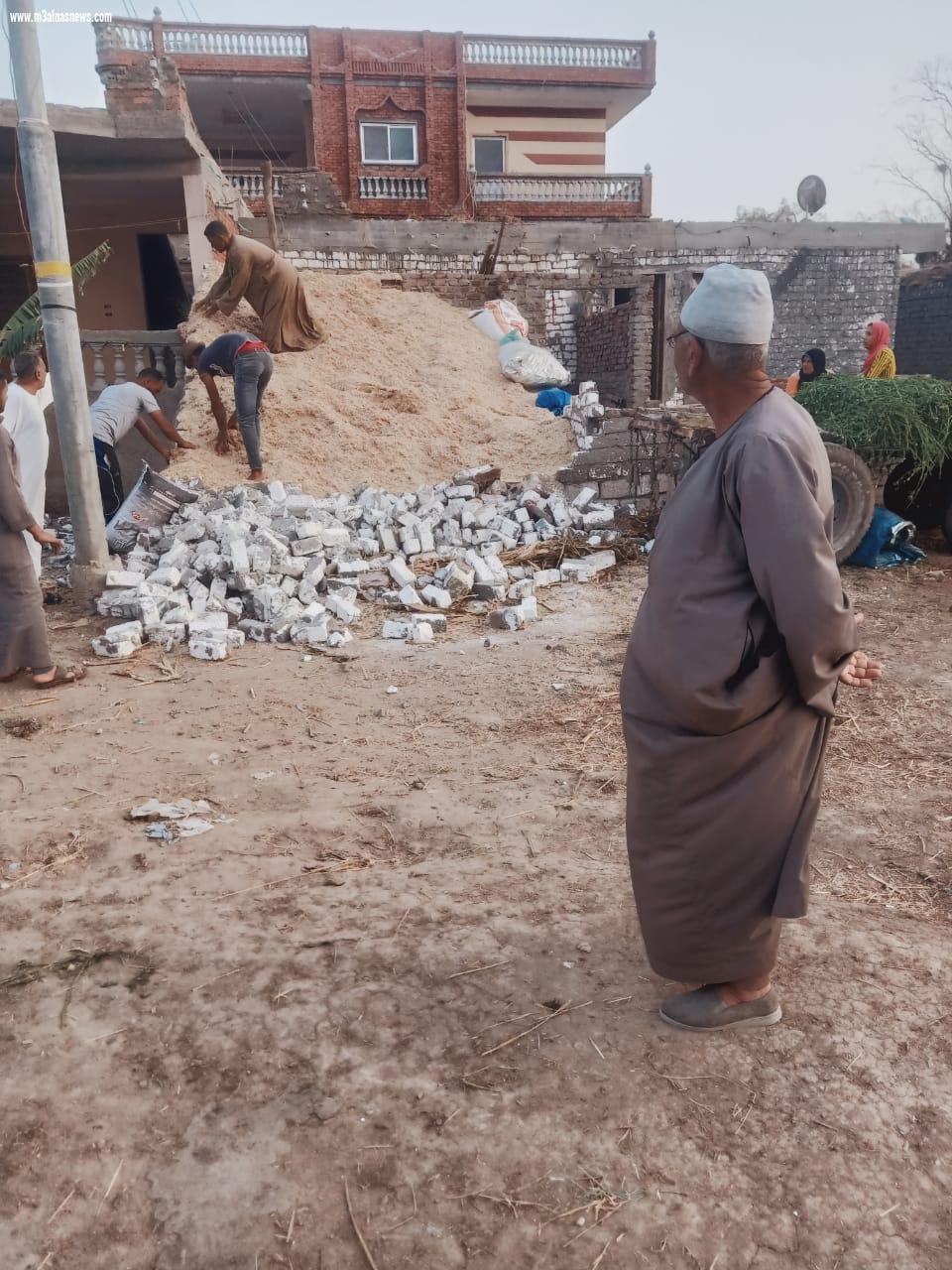 ازالة حالة تعدي على أراضي زراعية ووقف 3 حالات بناء مخالف بمركز كفر الشيخ