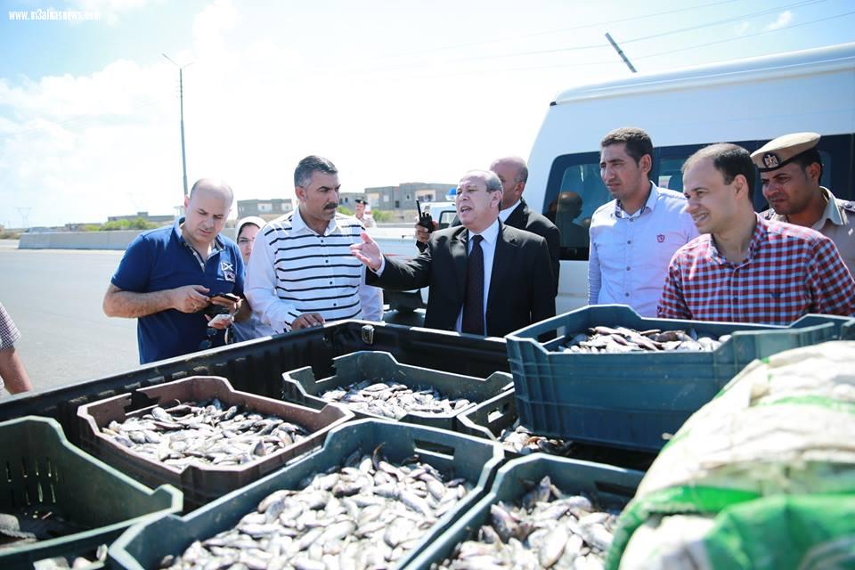 محافظ كفرالشيخ يشدد برفع الإشغالات بسوق بلطيم ومواطن: 