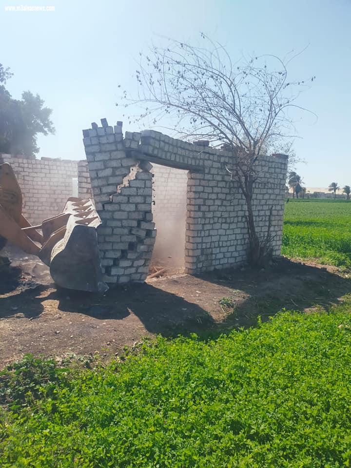 ضمن المرحلة الثانية من الموجة الـ 19 لإزالة التعديات محافظ أسيوط: إزالة 27 حالة تعدي على أراضي أملاك دولة ري وزراعة بمركز ديروط