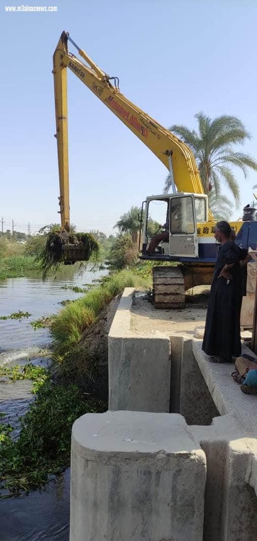 محافظ أسيوط يؤكد استمرار أعمال تبطين 63 ترعة ضمن المرحلة الأولى من المشروع القومي لتبطين الترع ويوجه بتشكيل لجان فنية للمرور على المشروعات ومتابعة مخرات السيول وسدود الإعاقة