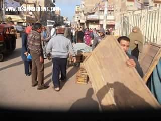 رئيس مدينة الحامول تقود حمله لإزالة الإشغالات وضبط التكاتك غير المرخصة