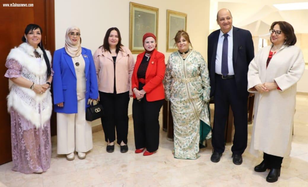 الدكتورة سهير الغنام  تتصدر غلاف موسوعة شخصيات نسائية رائدة الجزء العاشر الدكتورة سهير الغنام  تتصدر غلاف موسوعة شخصيات نسائية رائدة الجزء العاشر 