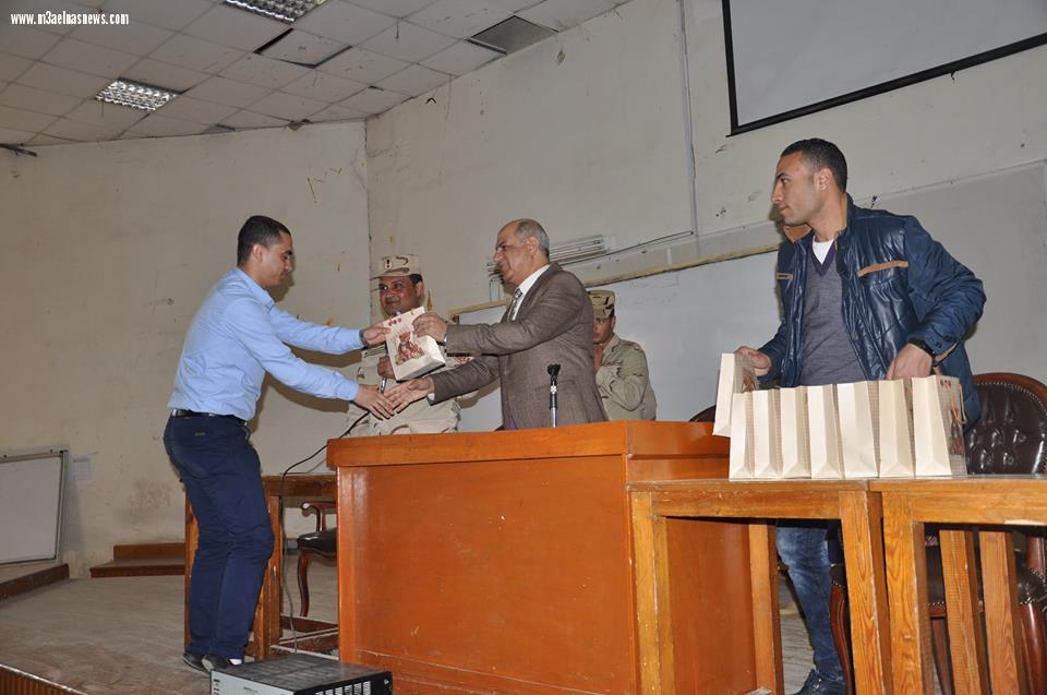 رئيس جامعة كفر الشيخ يلتقي بالطلاب المشاركين في دورة التربية العسكرية: 