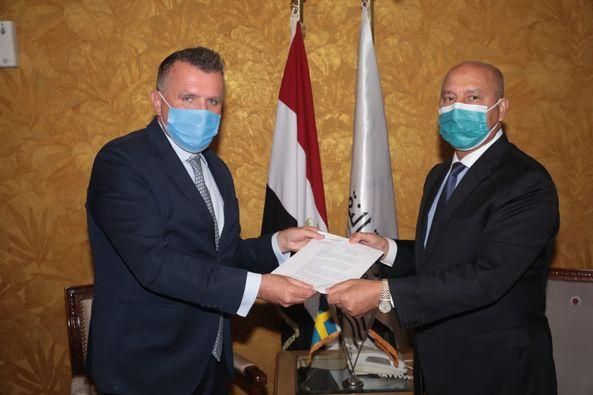 وزير النقل يتسلم رسالة من وزير البنية التحتية السويدي لتدعيم التعاون المشترك في مجال السلامة على الطرق 