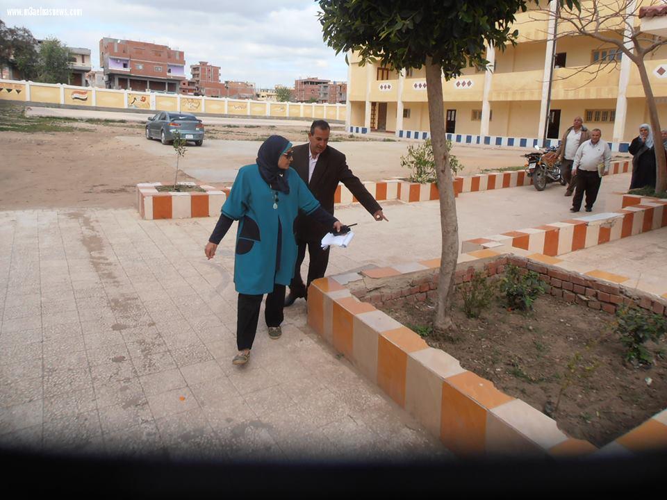 رئيس مدينة الحامول في زيارة مفاجئة لمدرسة الحامول التجارية بنين