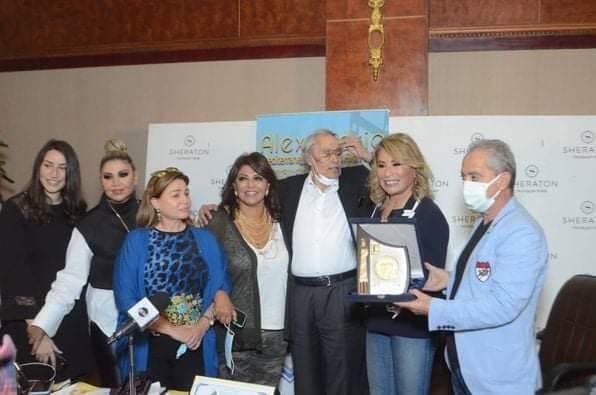 تكريم المخرجة ايناس الدغيدي بمهرجان الإسكندرية