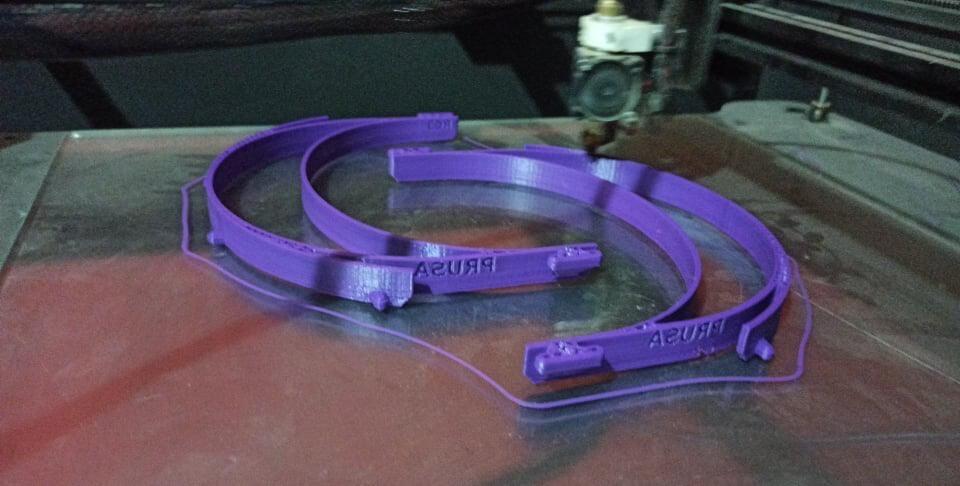 تصنيع كمامه على ماكينة طباعه ثلاثيه الأبعاد كتطبيق جديد لطلاب هندسه حلوان... تصميم شركه Prusa العالميه