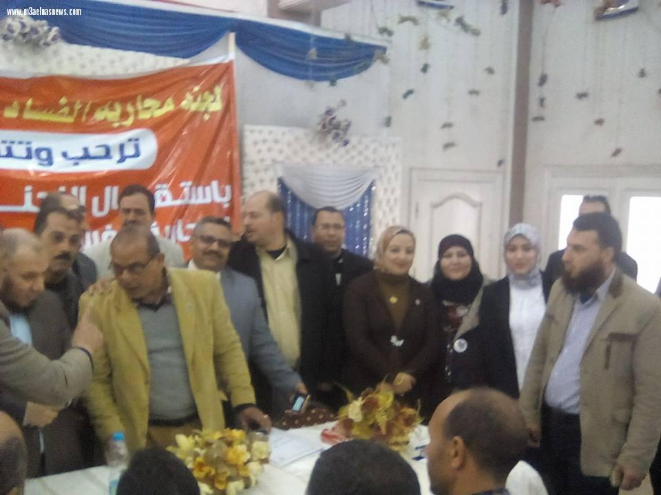 نائب النور وجمعية محاربة الفساد بكفر الشيخ يلتقون مزارعى البرلس لبحث مشكلة مياه الرى 
