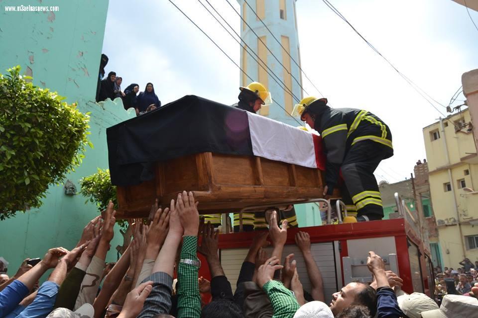 أهالي دقرن بكفر الزيات تشيع جنازة عسكرية للشهيد محمد نوفل أمين شرطة