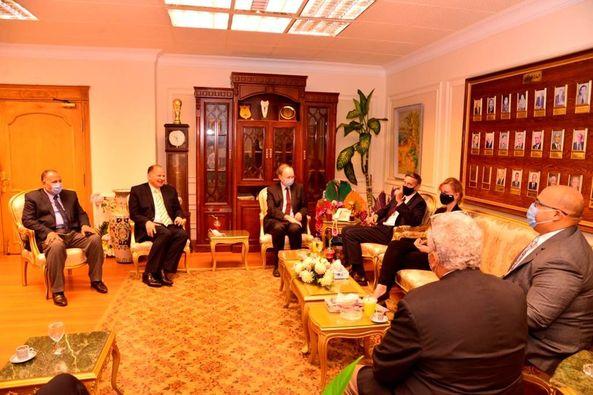 محافظ أسيوط يشهد توقيع اتفاقيات المنح الفرعية 