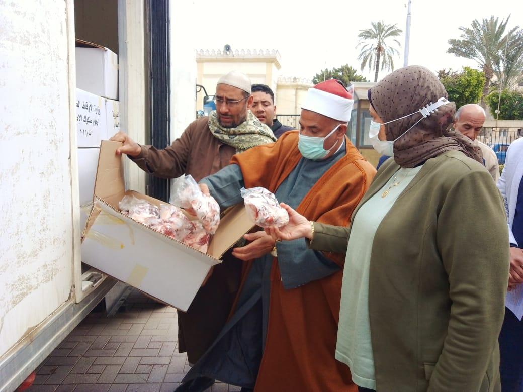 استلام الدفعة الثانية من الاطعمة لتوزيعها على 2000 أسرة مستحقة بكفر الشيخ