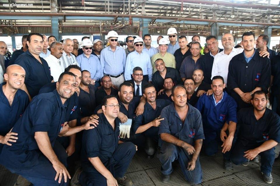 وزير البترول يتابع ضخ وصب الوقود في المحطات اليوم