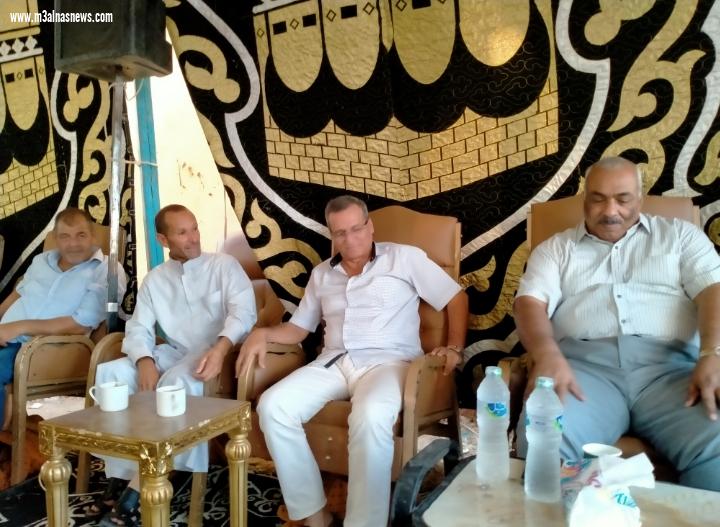 وكيل وزارة الطب البيطرى ونقيب البيطريين ورئيس مع الناس نيوز فى عزاء والدة الدكتور محمود حسن
