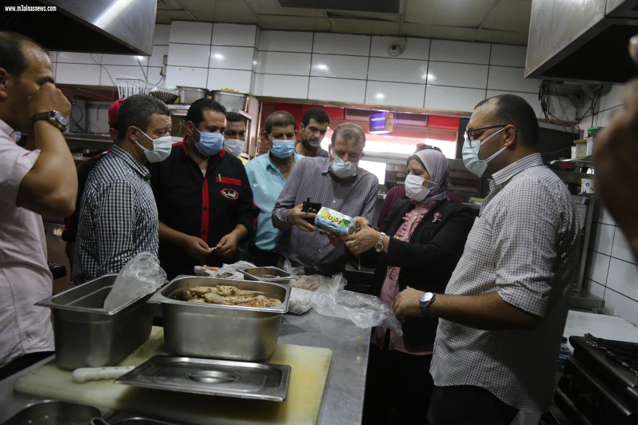 ماضى ومبروك ...  يقودان حملة على الأسواق وتحرير ٤١٢ محضراً متنوعاً بكفر الشيخ