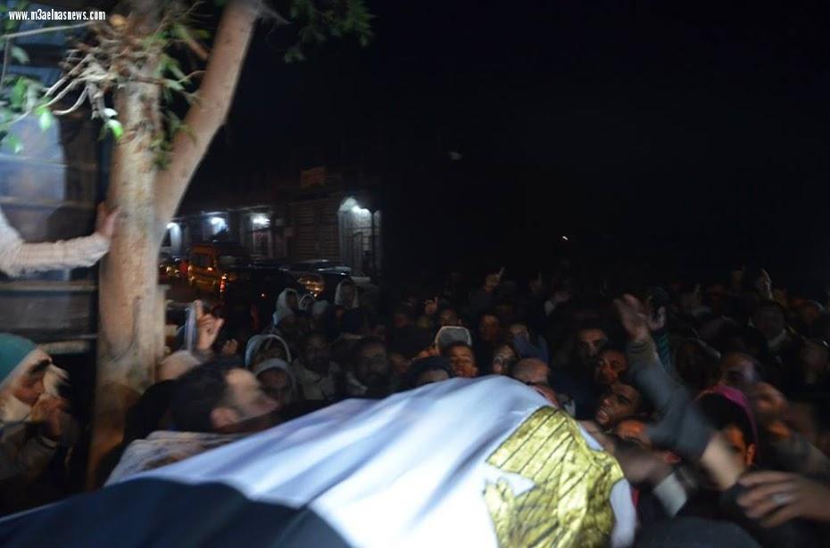 الآلاف من أهالى 