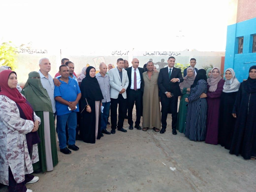 مدير إدارة الرياض التعليمية في حوار خاص لـ«مع الناس نيوز» عاصم الشربيني: زيارة وزير التعليم كانت مفاجأة.. وقال لي: «أنا متابع شغلك من زمان.. اجتهد ولكل مجتهد نصيب»
