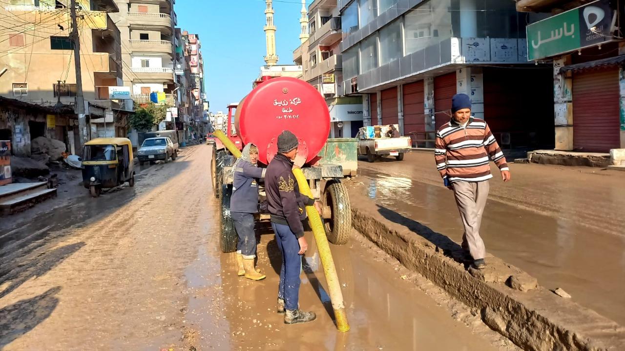 رفع مياه الأمطار بمدن وقرى كفر الشيخ واستمرار أعمال النظافة ورفع كفاءة الانارة