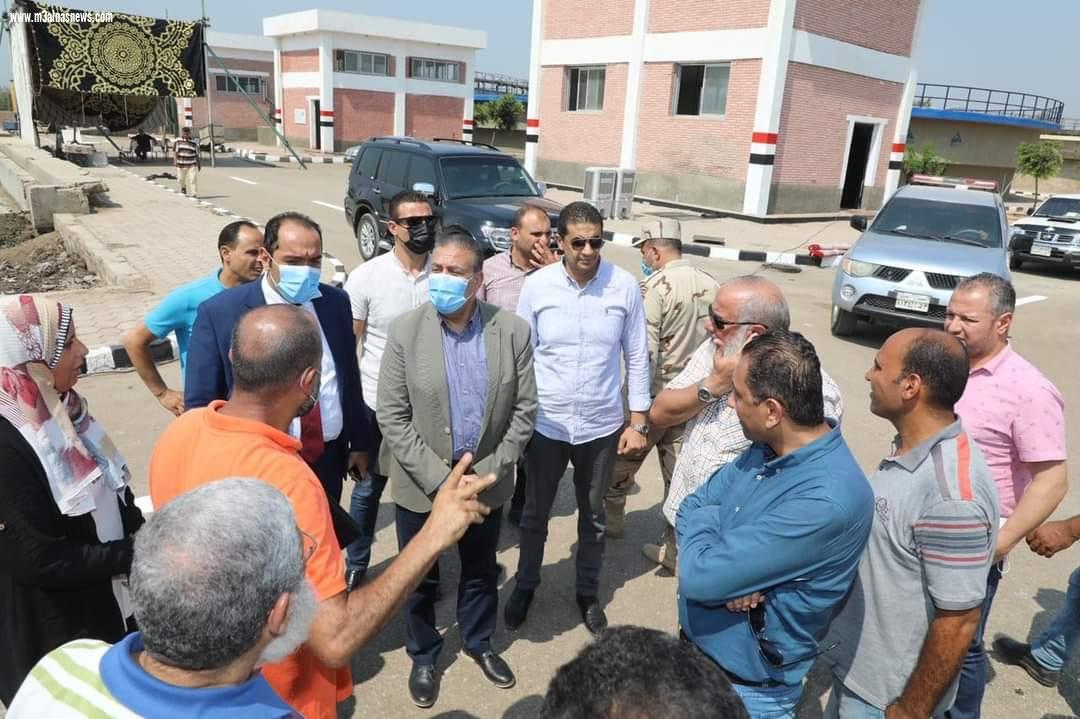 محافظ المنوفية يتفقد محور شبين - طملاي ومحطات صرف منشأة سلطان والماى