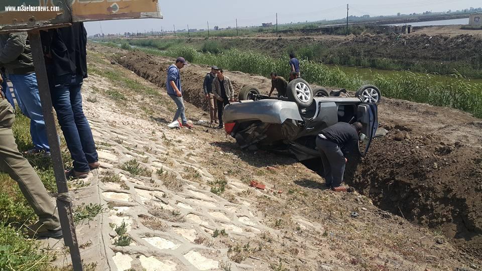 بالصور| مصرع شخصين وإصابة 12 فى حادث تصادم على الدولى بكفر الشيخ