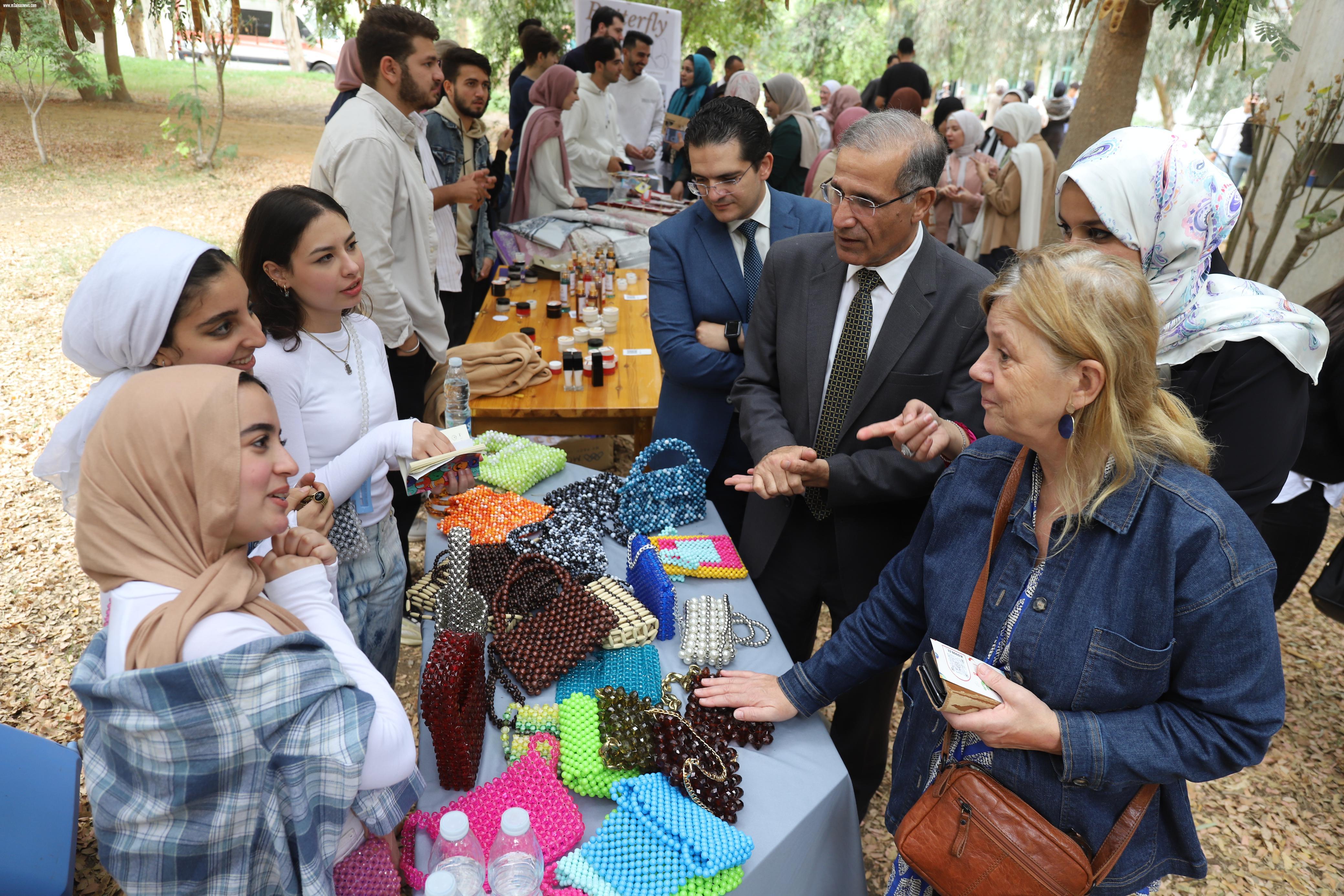 جامعة هليوبوليس تنظم معرضا فريدا لمنتجات طلاب كلية الصيدلة