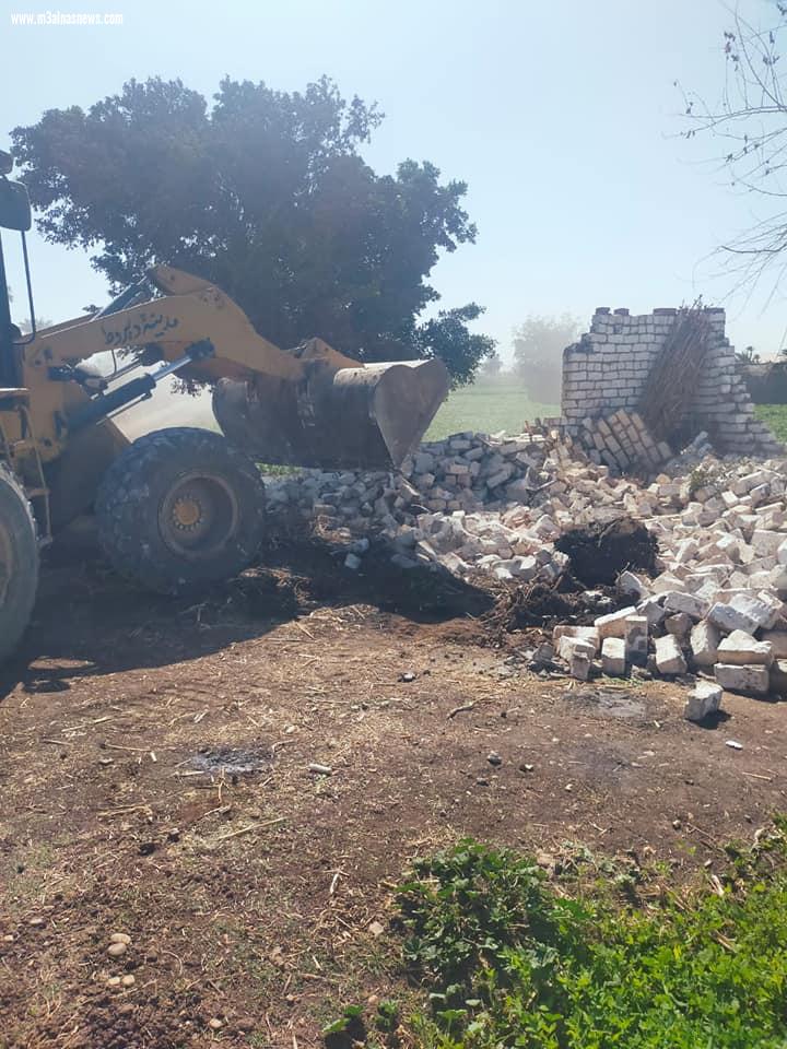 ضمن المرحلة الثانية من الموجة الـ 19 لإزالة التعديات محافظ أسيوط: إزالة 27 حالة تعدي على أراضي أملاك دولة ري وزراعة بمركز ديروط