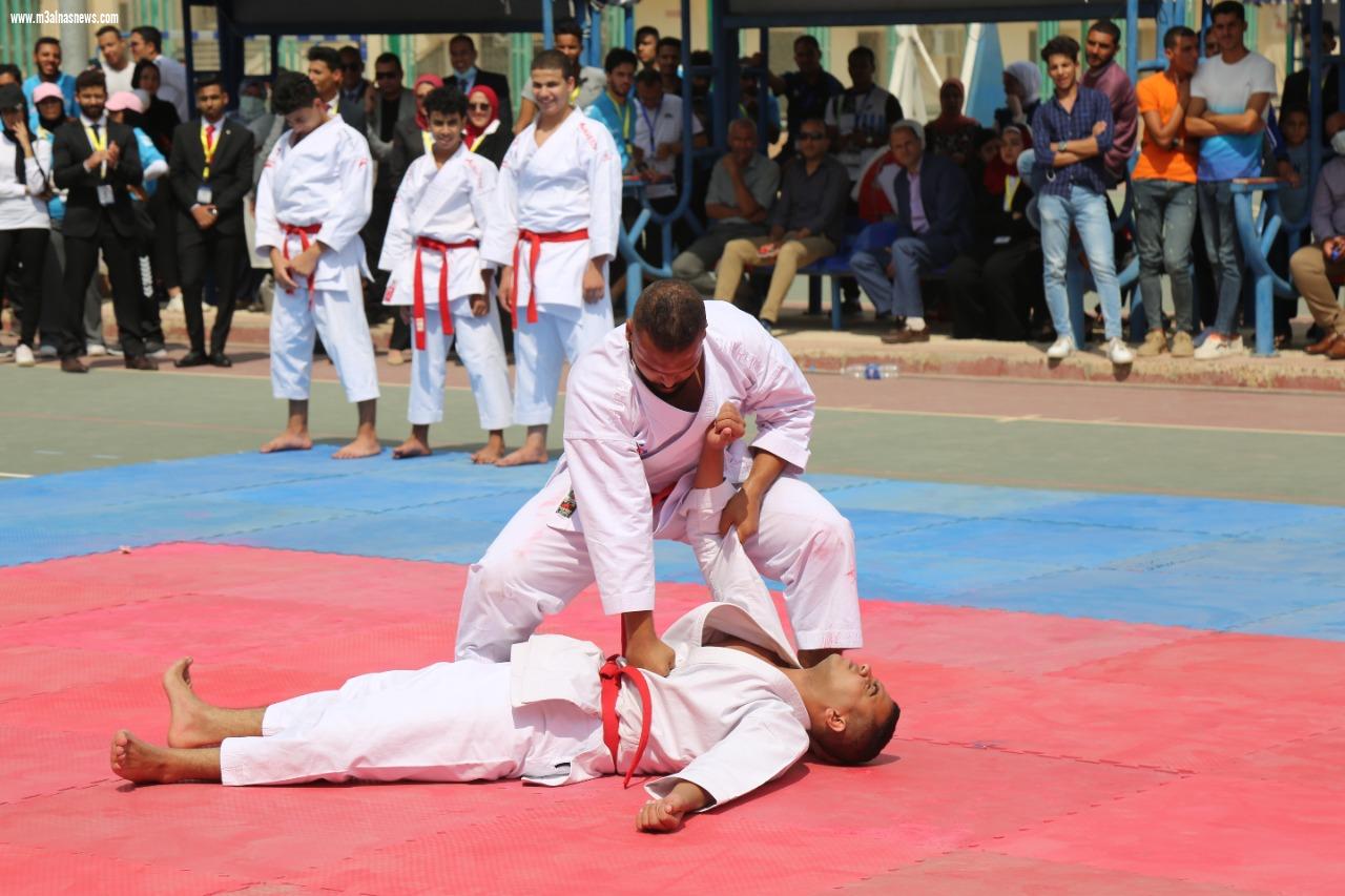 محافظ كفر الشيخ ورئيس الجامعة يثنون على العروض الرياضية للجامعات المصرية