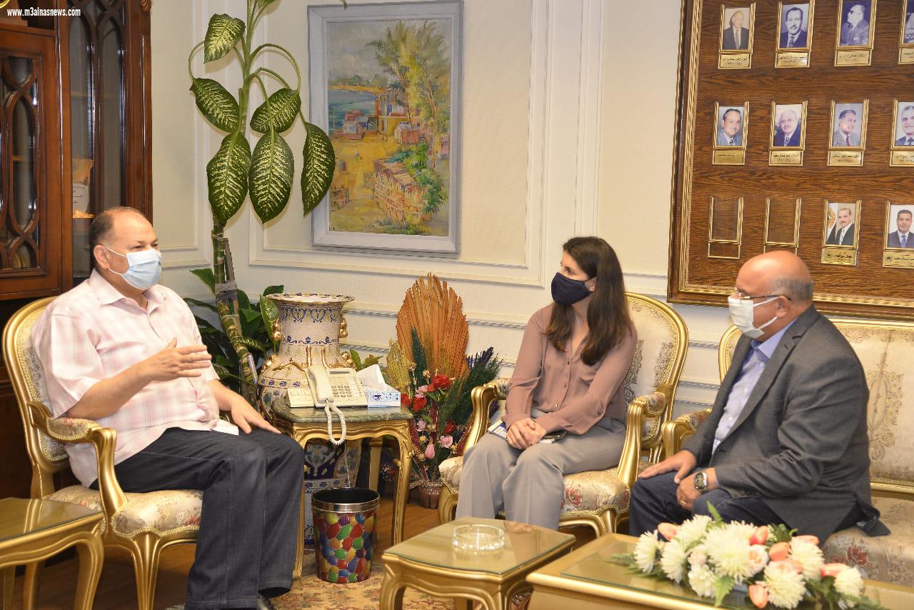 محافظ أسيوط يلتقي مسئولي الوكالة الامريكية للتنمية الدولية لمناقشة الموقف التنفيذي للمشروعات التي تمولها الوكالة في قطاع مياه الشرب والصرف الصحي والدعم الفني للحلول المتكاملة للمياه