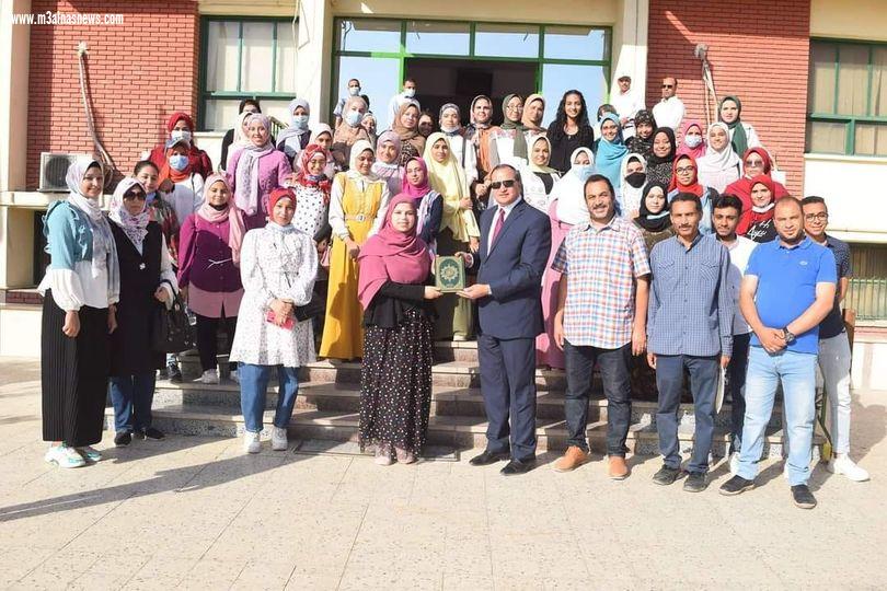 برنامج الفئات الخاصة بآداب سوهاج يختتم دوراته التدريبية لتعلم لغة الإشارة