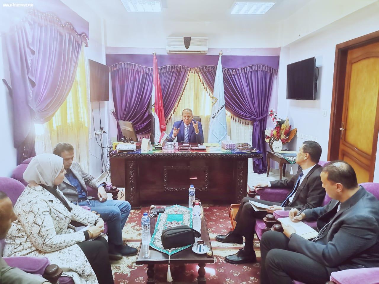 خبير ياباني يشيد بالحضارة المصرية خلال لقائه بوكيل تعليم كفر الشيخ