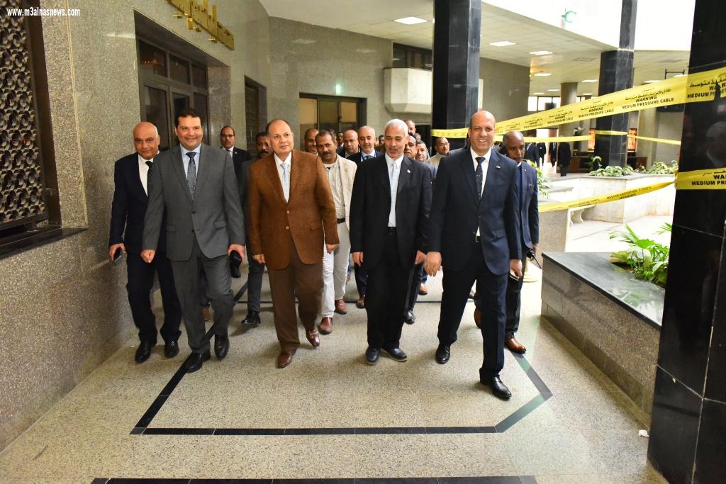 نائب وزير المالية ومحافظ أسيوط يفتتحان أعمال تطوير ورفع كفاءة مبنى المديرية المالية
