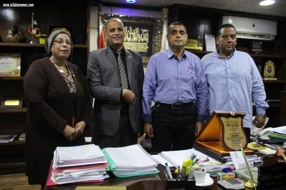 المنظمة المصرية العربية لحقوق الإنسان تكرم رئيس حى المطرية